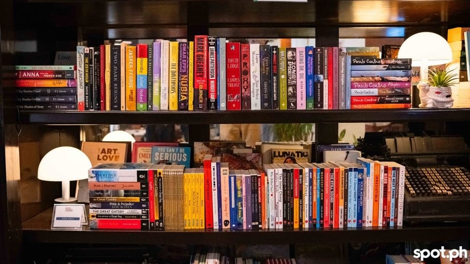 national book store book vending machine open shelf